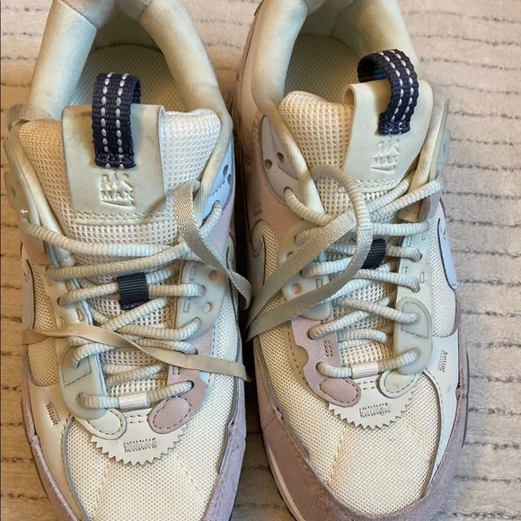 NIKE Women Beige and Cream Sneakers